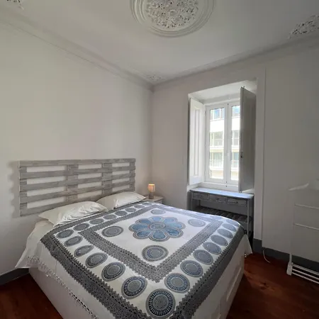 2 Bedrooom Flat In The Heart Of Graca * Lisboa